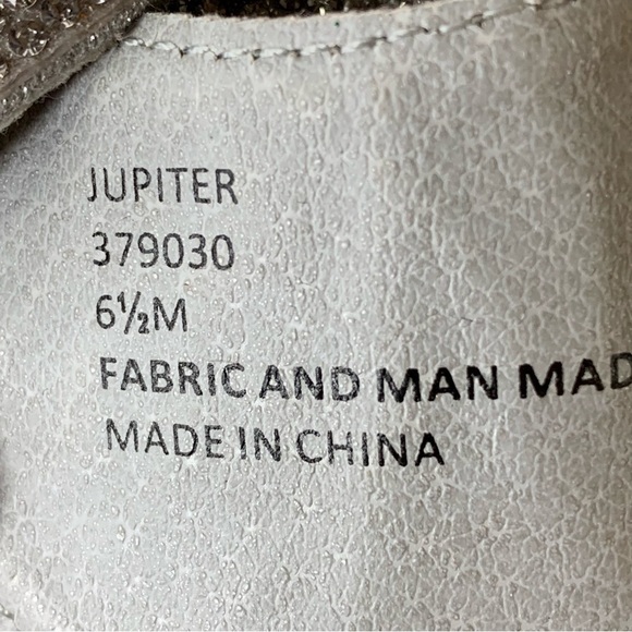 Size 6.5 Rampage Silver Studded Sandals Flats Tan Bottom Synthetic Beachy - Picture 9 of 9